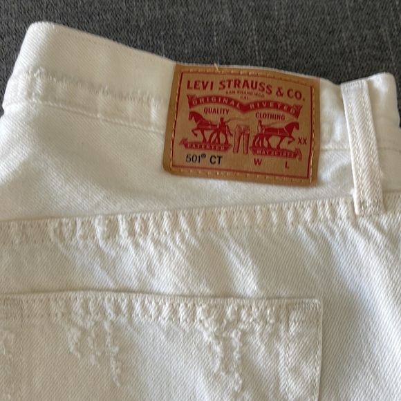 Levi’s distressed white 501 jeans - Picture 2 of 6